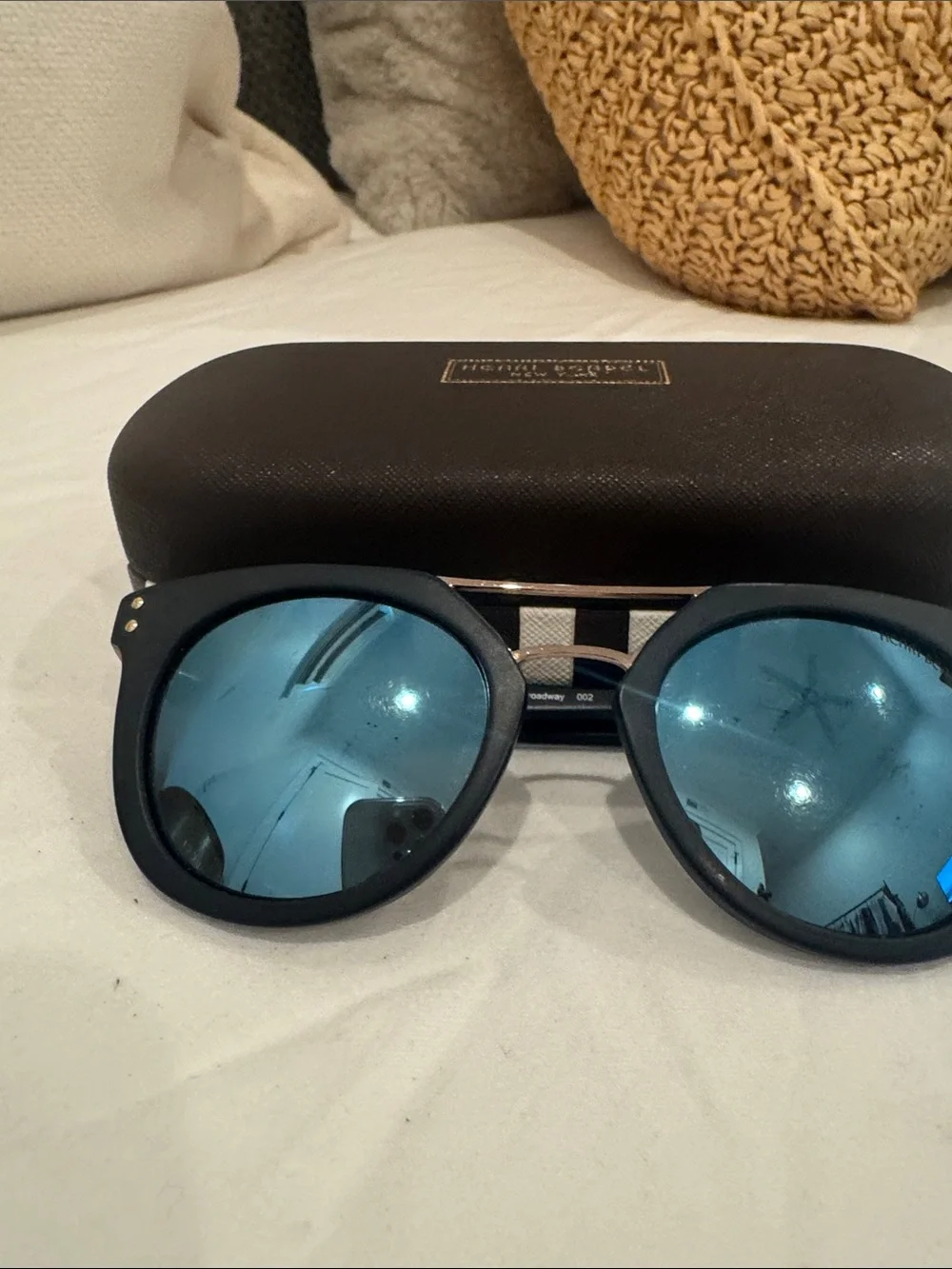 henri bendel HB804S Broadway 002 Black Frame Sunglasses/Blue Mirrored Lenses - Picture 2 of 7